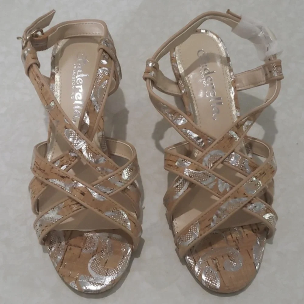 Cinderella of boston  size 2.5 W‎